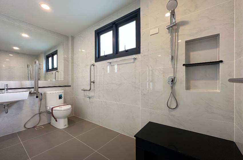 House with Shared Pool in Bangnatrad 
